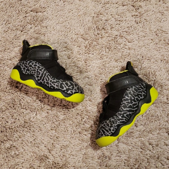Jordan Other - Black and Neon Yellow Jordans 4C